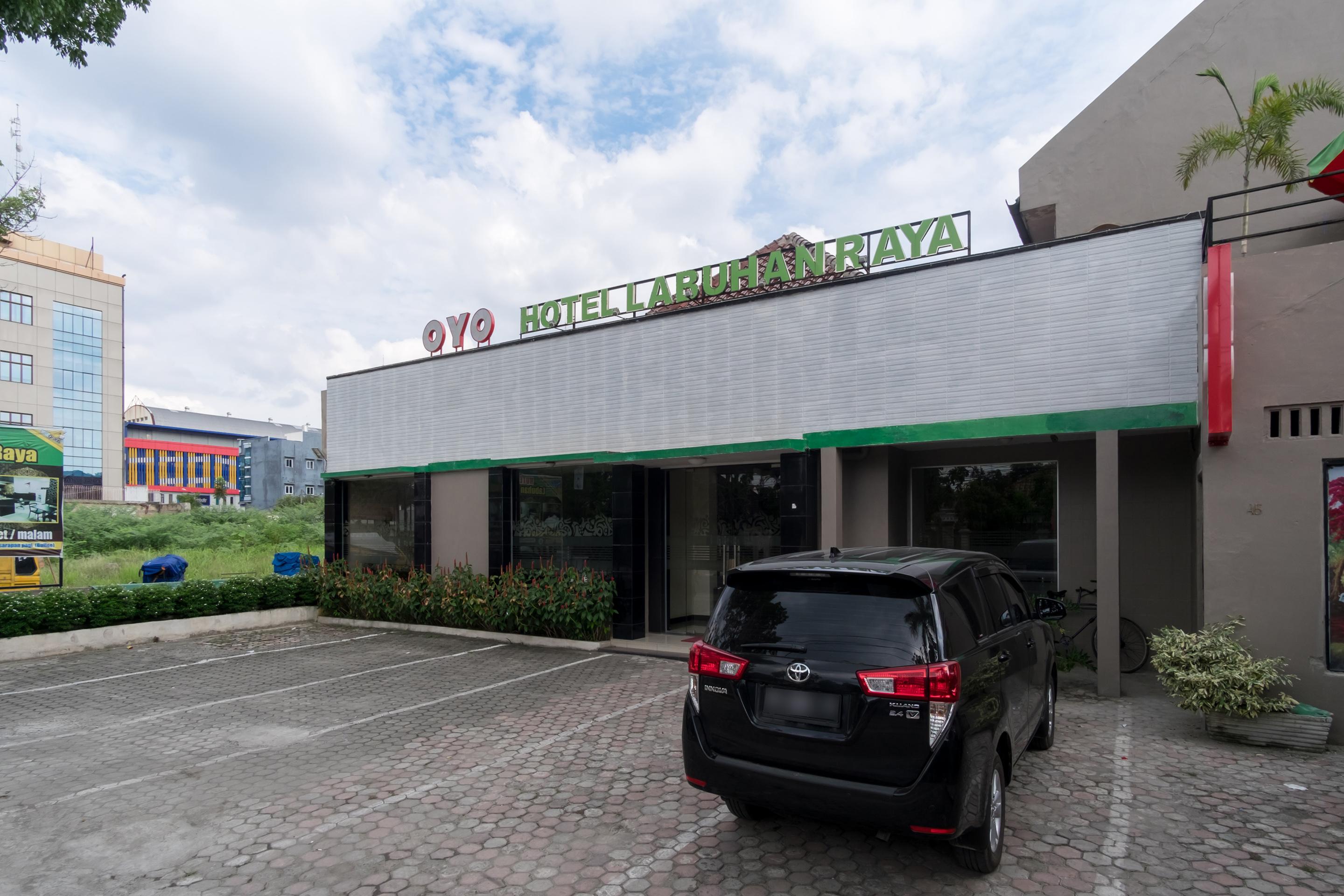 Oyo 741 Hotel Labuhan Raya Medan Exterior foto