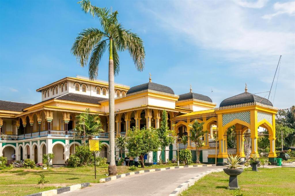 Oyo 741 Hotel Labuhan Raya Medan Exterior foto