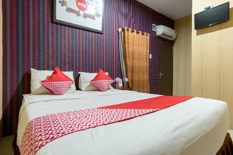 Oyo 741 Hotel Labuhan Raya Medan Exterior foto